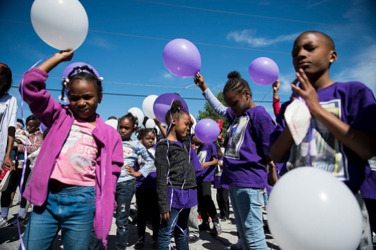 Kids hold balloons to release in memory of Ayanna Allen during a prayer at Ayanna's Bible Study on March 31, 2018. (Photo by Rebecca Benson)